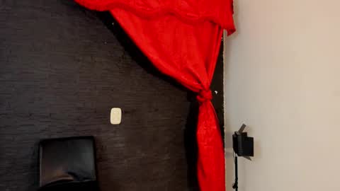 Snapshot of miiaah_kaliffa chatting on 10.02.25  MELANIE  online show from 10.02.25