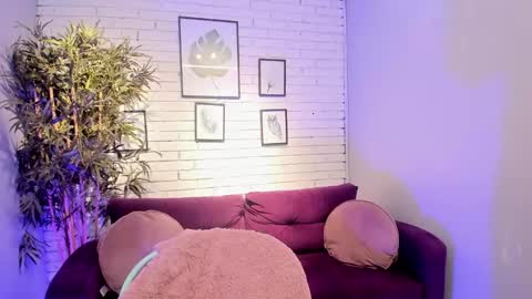 Snapshot of miilu__1 chatting on 02.22.25 miilu  online show from 02.22.25