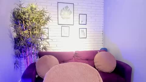 Snapshot of miilu__1 chatting on 02.23.25 miilu  online show from 02.23.25