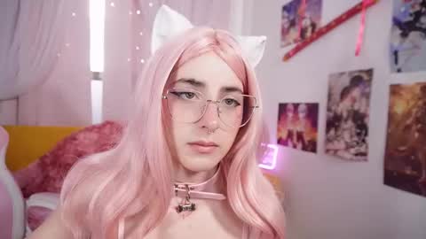 Snapshot of mikascarlet chatting on 11.04.25 Mika online show from 11.04.25