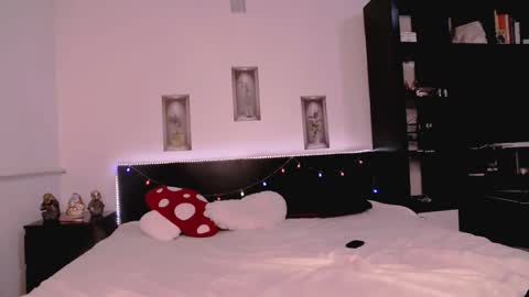 mikaylaraven online show from 12.21.25