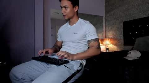 Snapshot of mike2_wills chatting on 12.06.24 Mike2 wills online show from 12.06.24