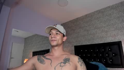 Snapshot of mike2_wills chatting on 12.11.24 Mike2 wills online show from 12.11.24