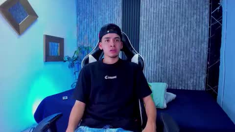 Mike 0233 online show from 10.28.25