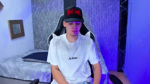 Mike 0233 online show from 12.19.25