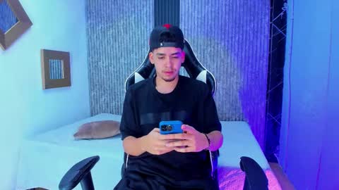 Mike 0233 online show from 01.11.26