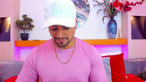 Snapshot of mike_estevess chatting on 02.20.25   online show from 02.20.25