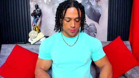 Snapshot of mike_estevess chatting on 10.13.25   online show from 10.13.25