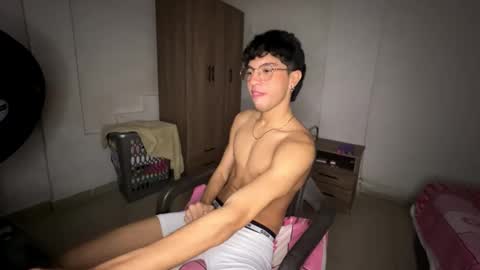 Mike Pineapple online show from 10.23.25