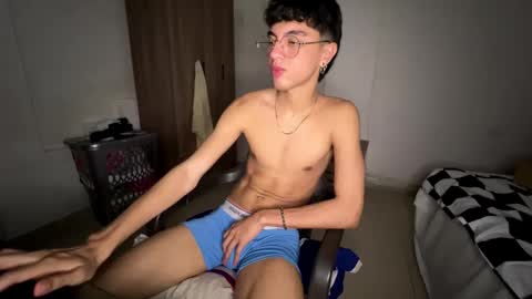 Mike Pineapple online show from 10.31.25