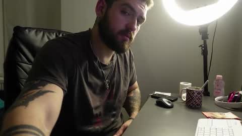 Snapshot of mike_platano chatting on 11.11.25 MIKE PLATANO online show from 11.11.25