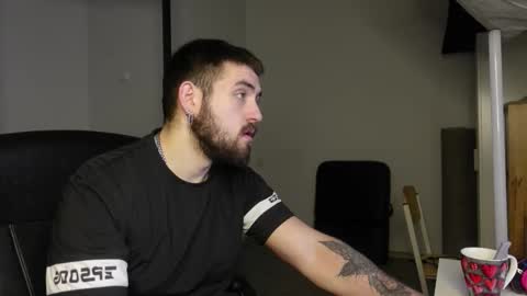 Snapshot of mike_platano chatting on 11.12.25 MIKE PLATANO online show from 11.12.25