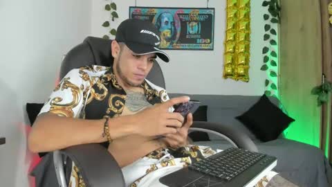 mikee_scooth online show from 12.16.24