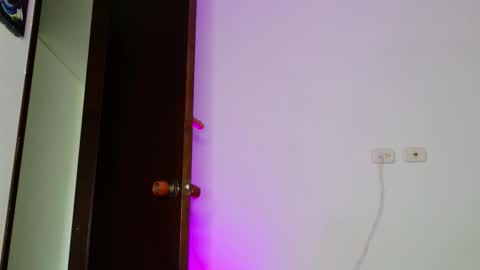 Snapshot of mikegaitan1 chatting on 10.20.25 mikegaitan1 online show from 10.20.25