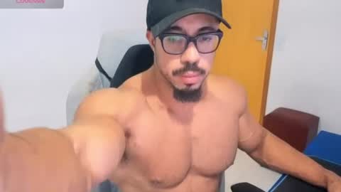 Snapshot of mikehotk chatting on 06.18.26 mikehotk online show from 06.18.26