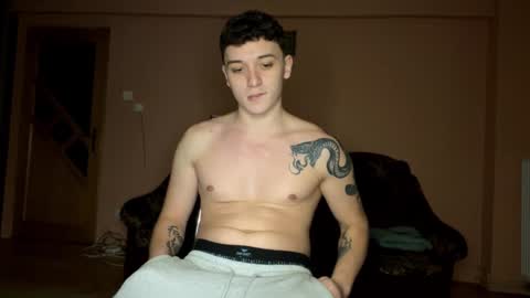 Snapshot of mikelaur chatting on 01.20.25 MikeLaur online show from 01.20.25