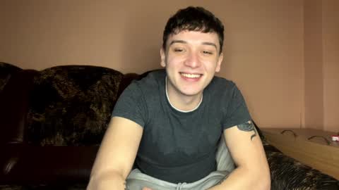 Snapshot of mikelaur chatting on 02.05.25 MikeLaur online show from 02.05.25