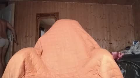 Snapshot of mikelaur chatting on 09.10.25 MikeLaur online show from 09.10.25