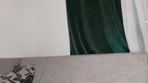 Snapshot of mikelaur chatting on 09.18.25 MikeLaur online show from 09.18.25