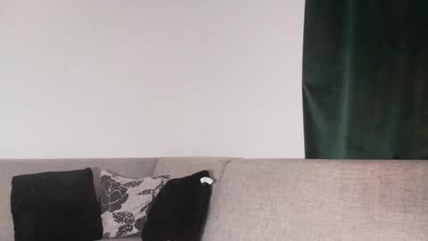 Snapshot of mikelaur chatting on 09.25.25 MikeLaur online show from 09.25.25