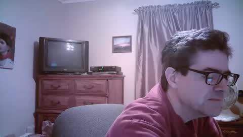 Snapshot of mikewulds chatting on 05.02.26 Mike online show from 05.02.26