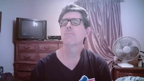 Snapshot of mikewulds chatting on 05.07.26 Mike online show from 05.07.26
