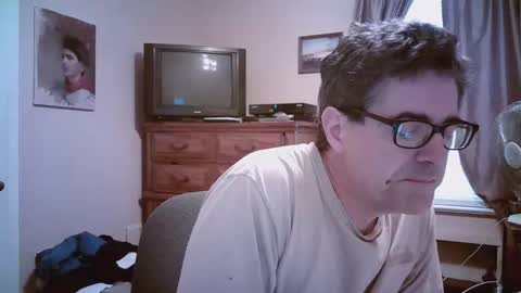 Snapshot of mikewulds chatting on 05.26.26 Mike online show from 05.26.26