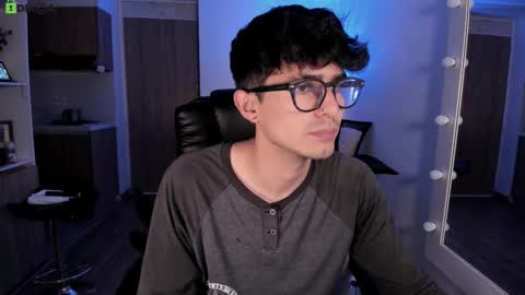 Snapshot of mikeyvioleta chatting on 02.17.26 VIOLETAMIKE online show from 02.17.26