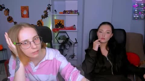 Snapshot of miki_nikki chatting on 10.30.25 Miki online show from 10.30.25