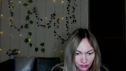 Snapshot of mikkey_mouse8 chatting on 12.23.25 Adalina online show from 12.23.25