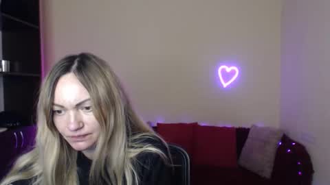 Snapshot of mikkey_mouse8 chatting on 01.11.26 Adalina online show from 01.11.26