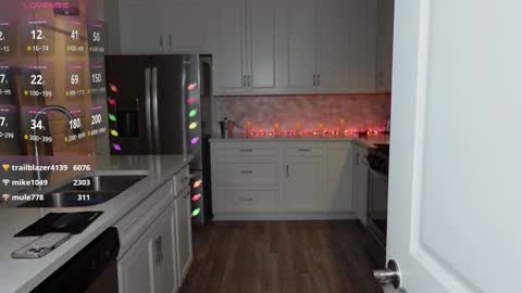 Snapshot of mikmagik chatting on 12.15.24 Mikaylah online show from 12.15.24