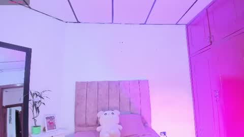 Snapshot of mila_1wood chatting on 07.18.26 mila_1wood online show from 07.18.26