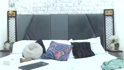 Snapshot of mila_adamss chatting on 02.20.25 mila_adamss online show from 02.20.25