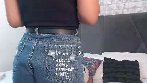 Snapshot of mila_adamss chatting on 10.17.25 mila_adamss online show from 10.17.25