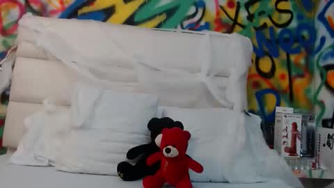 Snapshot of mila_adamss chatting on 10.22.25 mila_adamss online show from 10.22.25