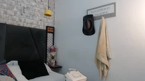 Snapshot of mila_adamss chatting on 11.28.25 mila_adamss online show from 11.28.25