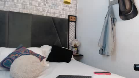 Snapshot of mila_adamss chatting on 12.17.25 mila_adamss online show from 12.17.25