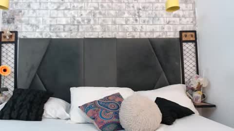 Snapshot of mila_adamss chatting on 12.18.25 mila_adamss online show from 12.18.25