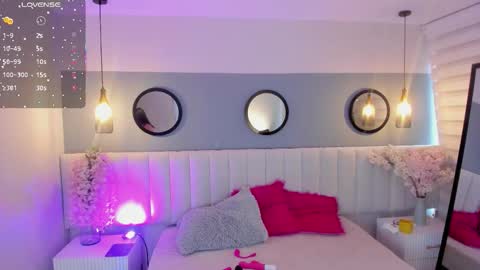 Snapshot of mila_hank chatting on 10.22.25 mila_hank online show from 10.22.25