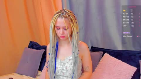 Snapshot of mila_kinor chatting on 12.11.24 mila_kinor online show from 12.11.24