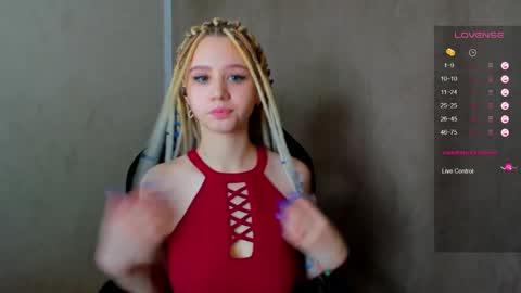 Snapshot of mila_kinor chatting on 12.14.24 mila_kinor online show from 12.14.24