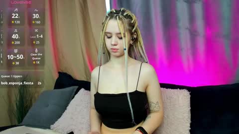 Snapshot of mila_kinor chatting on 12.31.24 mila_kinor online show from 12.31.24