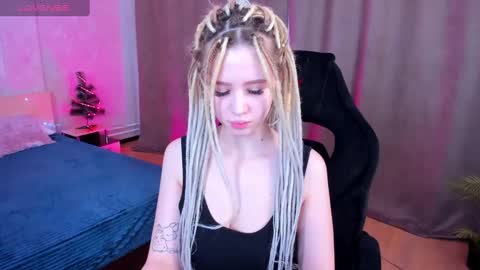 Snapshot of mila_kinor chatting on 01.12.25 mila_kinor online show from 01.12.25