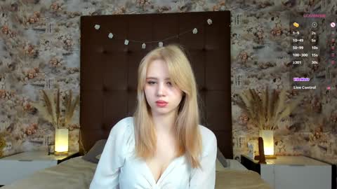 Snapshot of mila_kinor chatting on 02.01.25 mila_kinor online show from 02.01.25