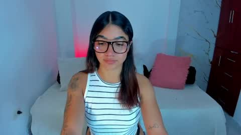 Snapshot of mila_rose1 chatting on 04.22.26 martina online show from 04.22.26