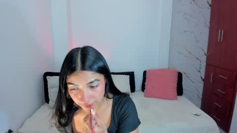 Snapshot of mila_rose1 chatting on 06.02.26 martina online show from 06.02.26