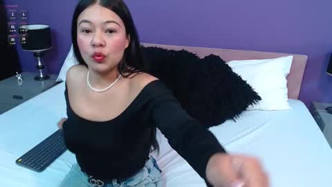 Snapshot of milaaadams chatting on 02.26.26 mila online show from 02.26.26