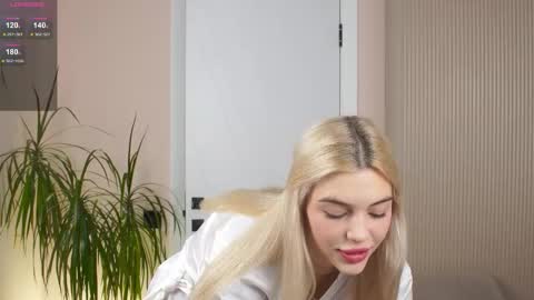 Snapshot of milabunny_ chatting on 11.12.25 Mila and u can call me sweet bunny online show from 11.12.25