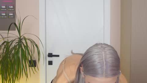 Snapshot of milabunny_ chatting on 12.01.25 Mila and u can call me sweet bunny online show from 12.01.25